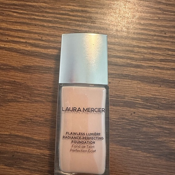 Laura Mercier Flawless Lumière Radiance-Perfecting Foundation - Picture 2 of 3